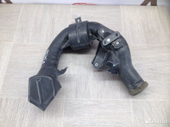 Брызговик передний правый Toyota Rav4 23302