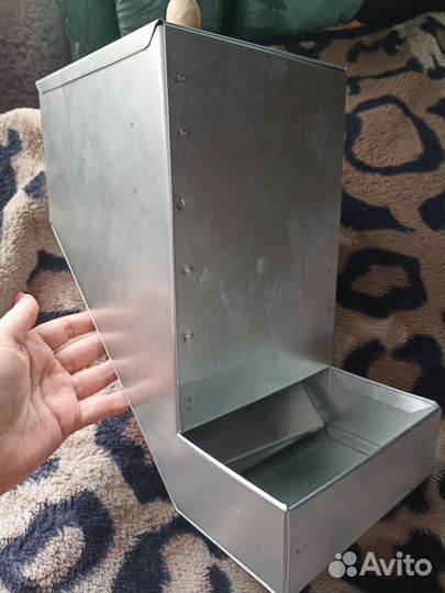 Бункерная кормушка для кроликов