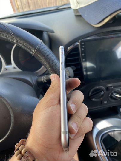 Телефон iPhone 6s