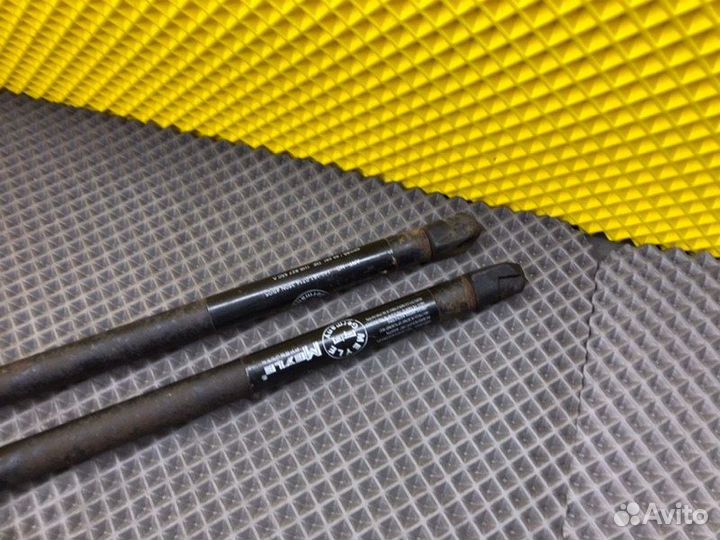 Амортизаторы багажника Volkswagen Golf MK3 AAM