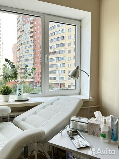 Косметологическая тележка