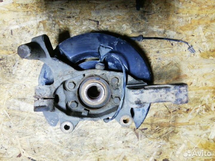 Кулак поворотный передний левый Nissan Teana L33