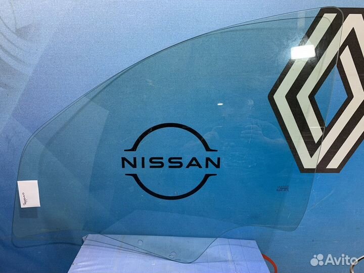 Стекло боковое двери Nissan terrano D10 Лев