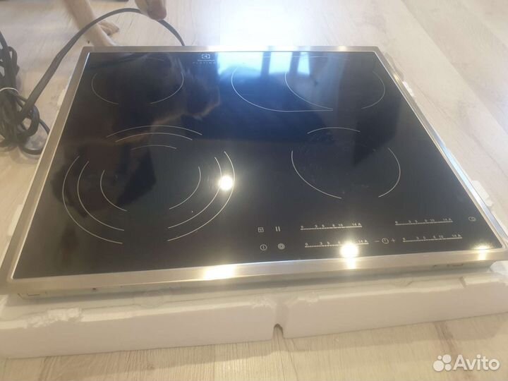 Варочная панель электрическая electrolux
