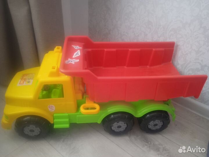 Игрушка грузовик