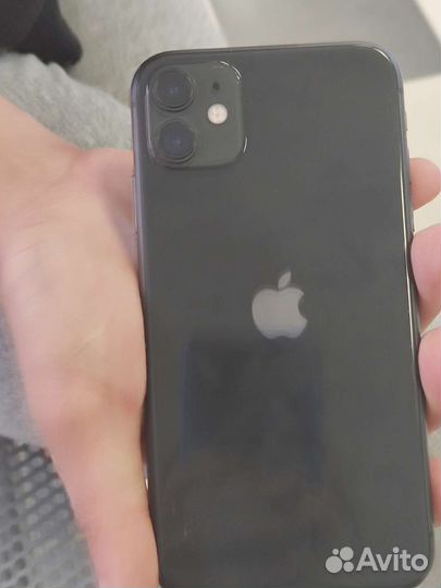 Телефон iPhone 11