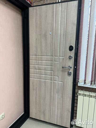 Дверь входная металлическая