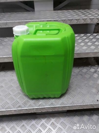 Канистры пластиковая 20 литров