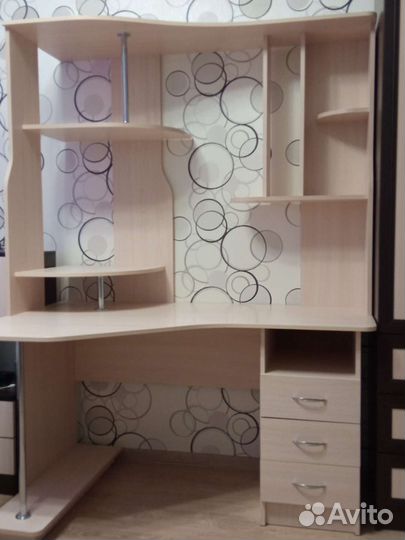 Письменный стол