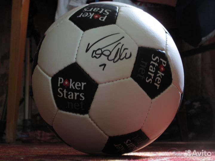 Мяч с афтографом Роналдо