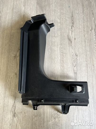 Накладка багажника левая Toyota Camry 70