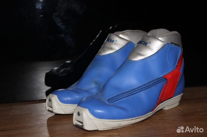 Продам лыжные беговые ботинки