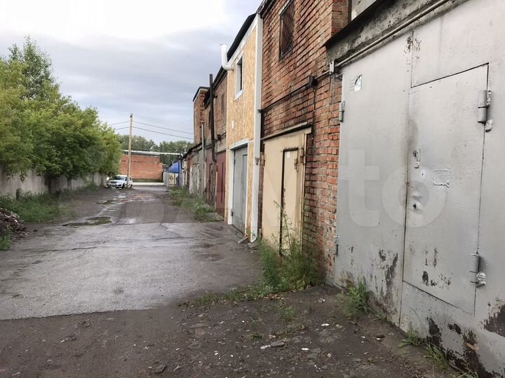 Гараж, > 30 м²