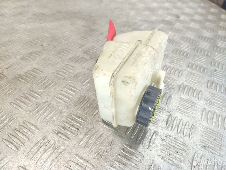 Бачок главного тормозного цилиндра Ml 164