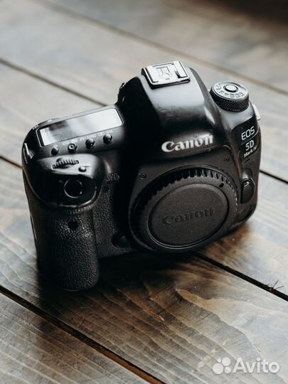 Canon EOS 5D Mark IV body