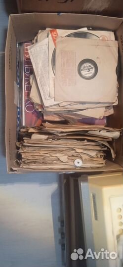 Виниловые пластинки и проигрыватель