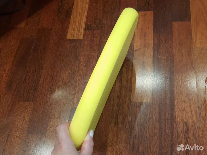 Доска для плавания в бассейне