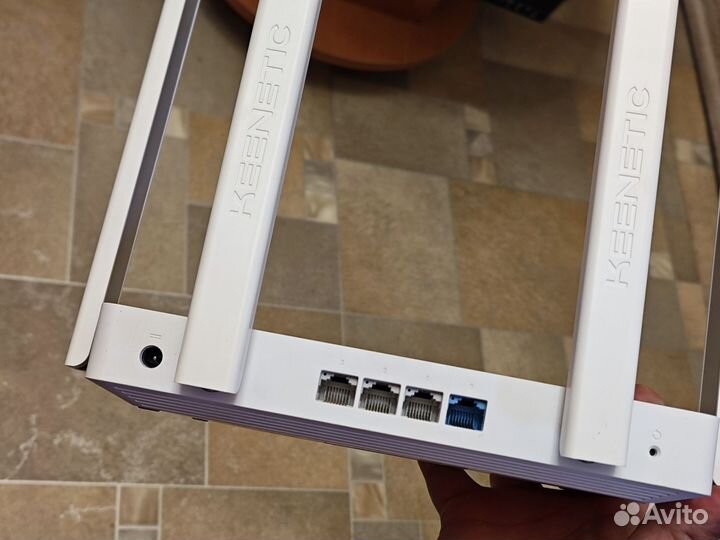 Wi-Fi роутер Keenetic Hopper KN-3810