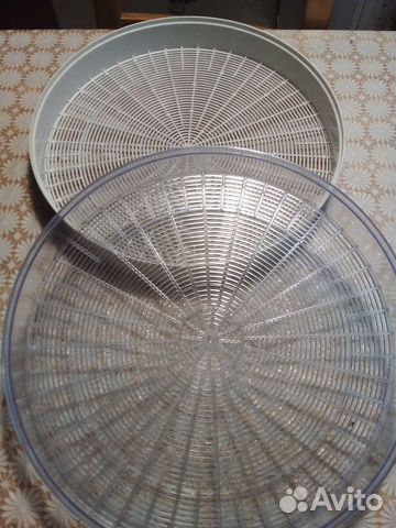 Белые поддоны от сушилки Ветерок