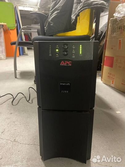 Бесперебойник APC Smart -UPS SUA 2200i
