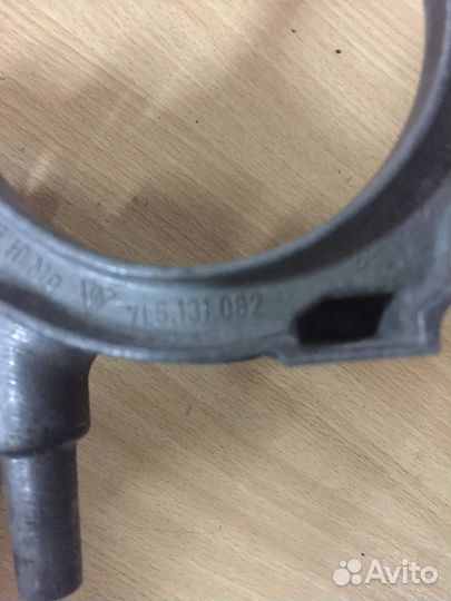 Кронштейн воздушного насоса,правый Porsche Cayenne