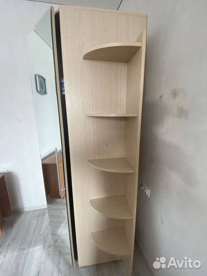 Угловой шкаф с зеркалом