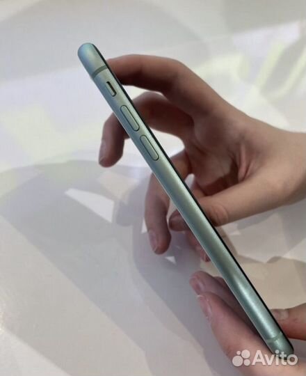 Телефон iPhone 11