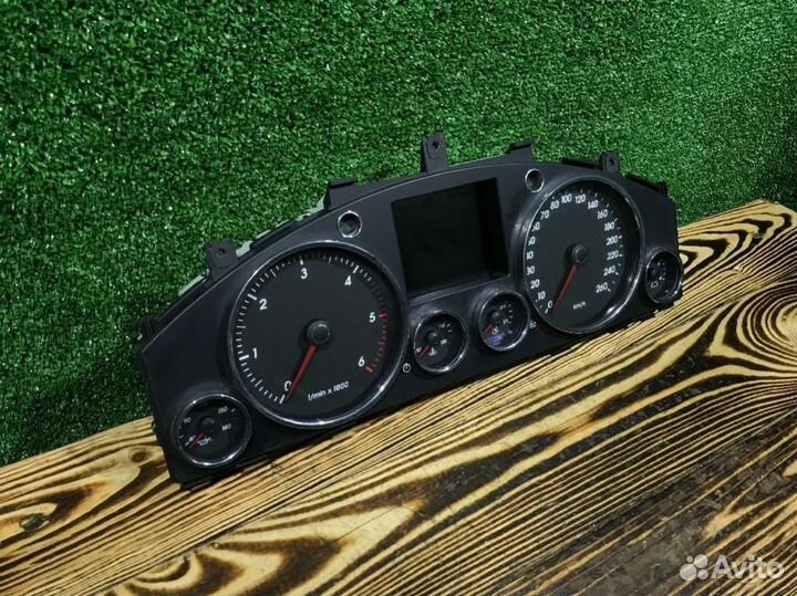 Щиток приборов (приборная панель) Volkswagen Touar