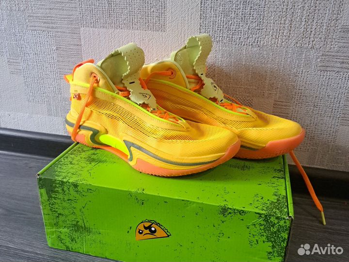 Кроссовки nike tako