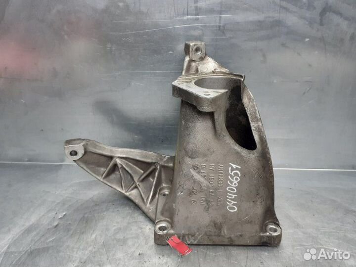Кронштейн двигателя левый Volkswagen Sharan
