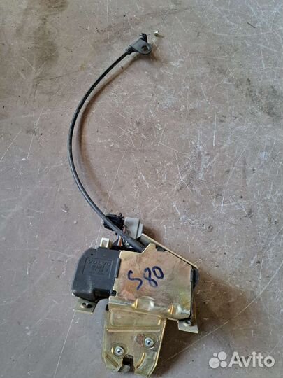 Замок багажника на Volvo S80