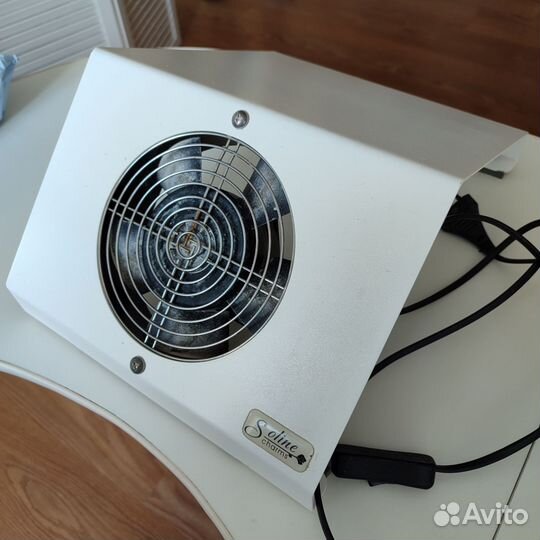 Вытяжка для маникюра настольная