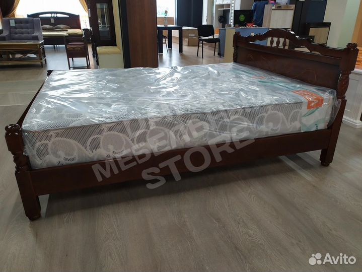 Кровать массив