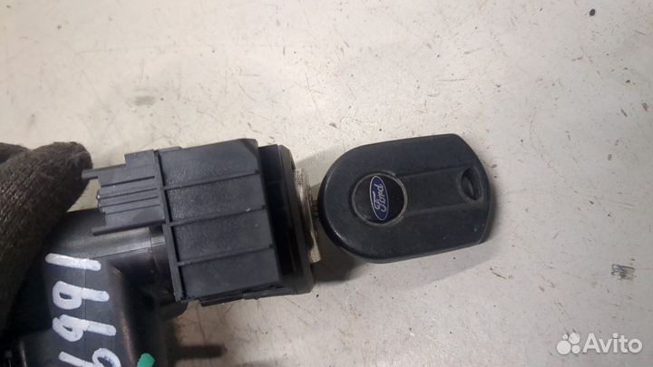 Замок зажигания Ford Escape, 2010