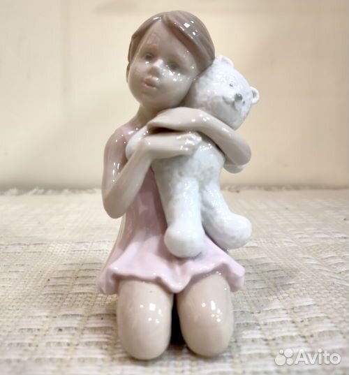Статуэтка фарфор