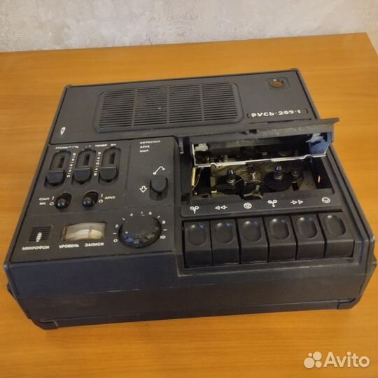 Кассетный магнитофон