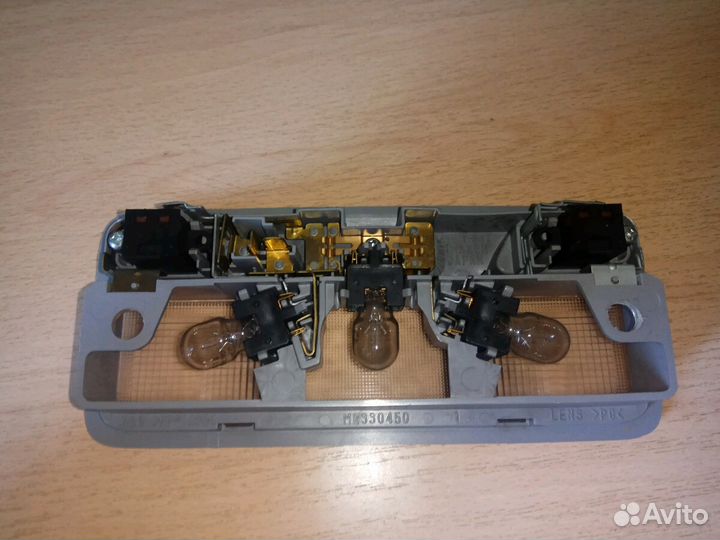 Плафон передний mitsubishi mr330450