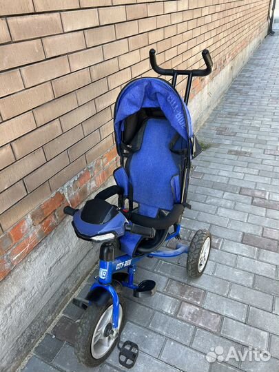 Трехколесный велосипед с ручкой