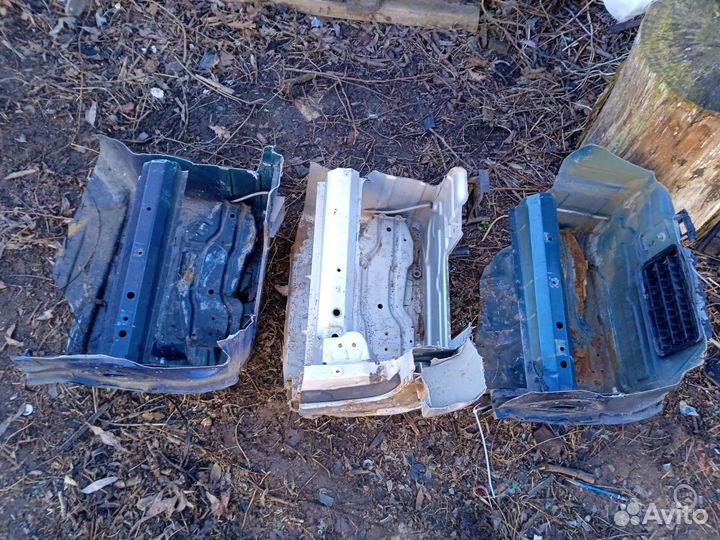 Бмв е39 ниша аккумулятора