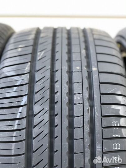 Kinforest KF550-UHP 275/40 R22 107Y