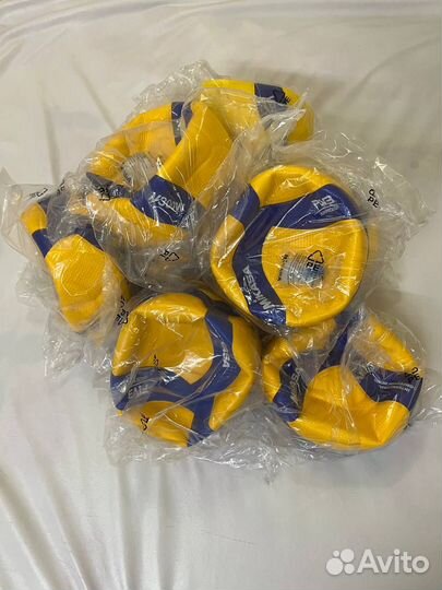 Волейбольный мяч Mikasa V300W классический