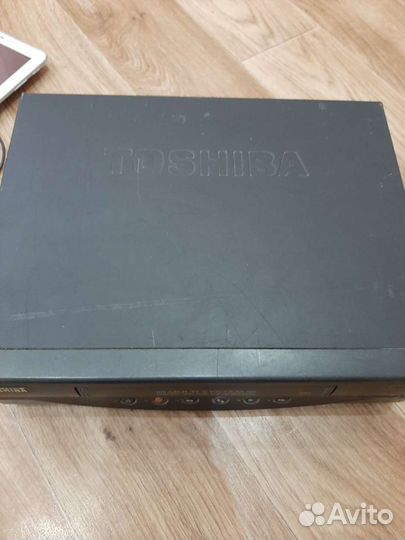 Видеомагнитофон Toshiba