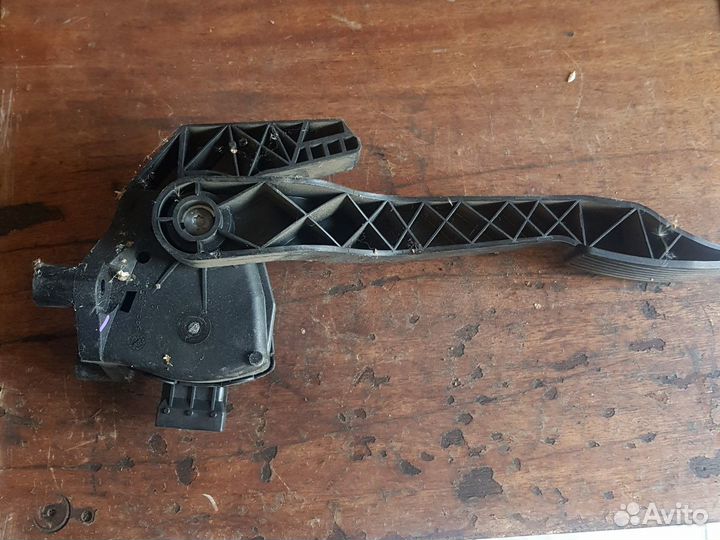 Опель корса с 2000-2006г педаль газа