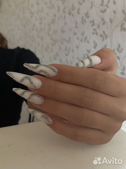 Наращивание ногтей, маникюр