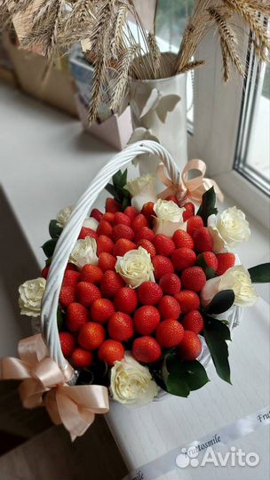 Бокс с клубникой