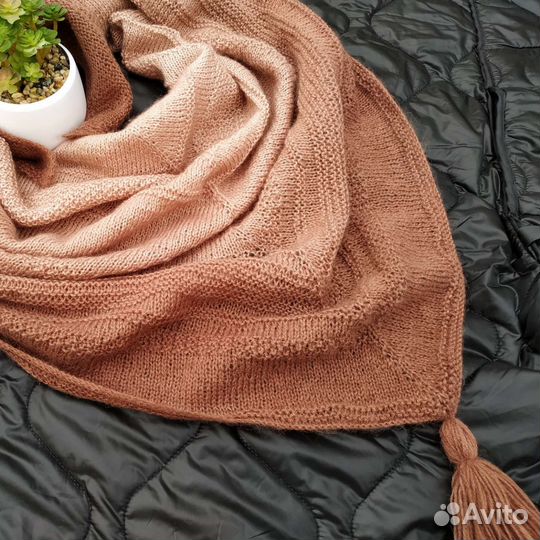 Бактус вязаный платок. Шарф