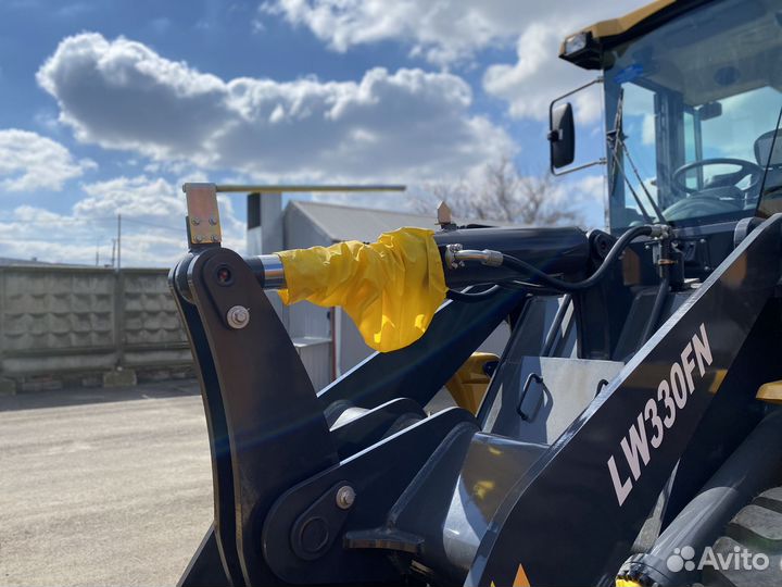 Фронтальный погрузчик XCMG LW330FN, 2023