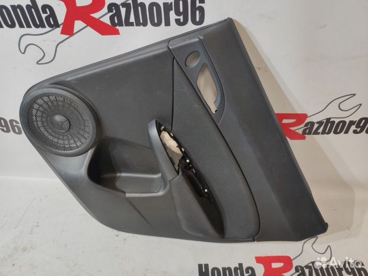 Дверная карта (обшивка ) задняя правая Honda