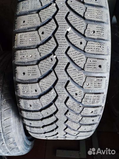Bridgestone Blizzak Spike-01 225/50 R17