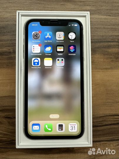 Телефон iPhone 11
